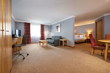 هتل Doubletree By Hilton  Swindon