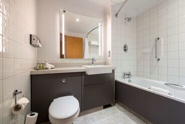 هتل Doubletree By Hilton  Swindon