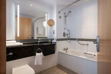 هتل Doubletree By Hilton  Swindon