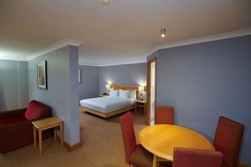 هتل Doubletree By Hilton  Swindon