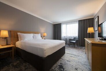 هتل Doubletree By Hilton  Swindon