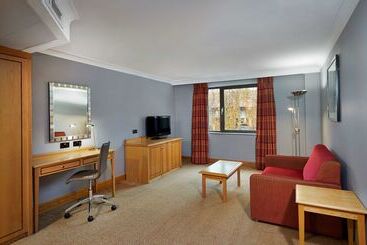 هتل Doubletree By Hilton  Swindon