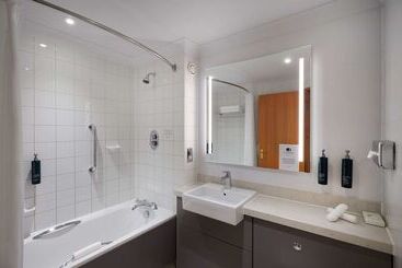 هتل Doubletree By Hilton  Swindon
