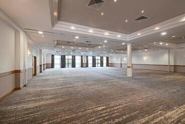 هتل Doubletree By Hilton  Swindon