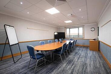 هتل Doubletree By Hilton  Swindon