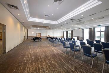 هتل Doubletree By Hilton  Swindon