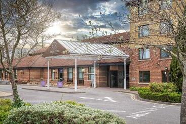 هتل Doubletree By Hilton  Swindon