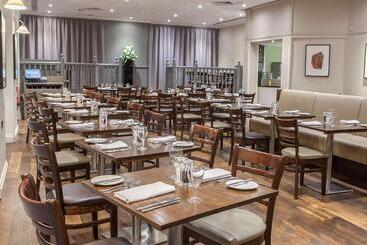 هتل Doubletree By Hilton  Swindon