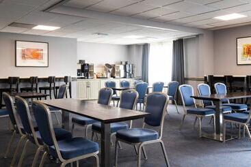 هتل Doubletree By Hilton  Swindon