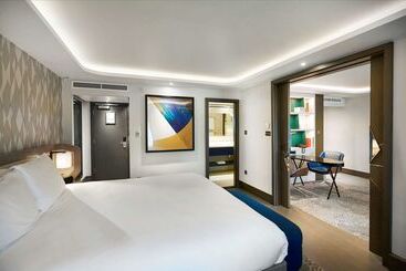 هتل Hilton London Heathrow Airport