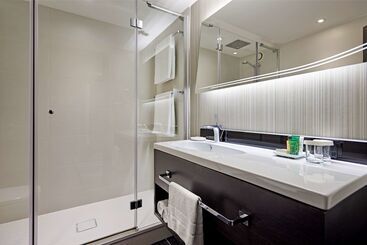 هتل Hilton London Heathrow Airport