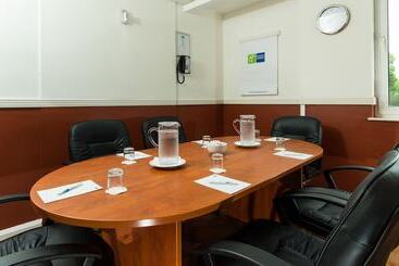 هتل Holiday Inn Express Burton On Trent, An Ihg