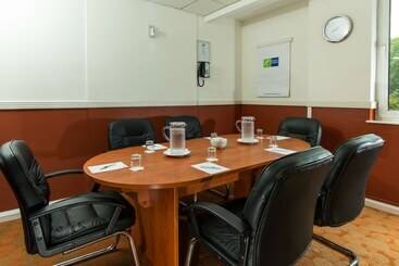 هتل Holiday Inn Express Burton On Trent, An Ihg