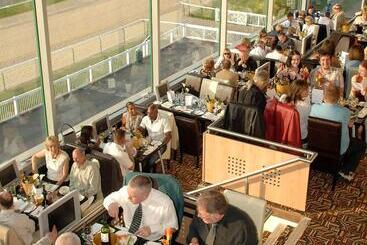 בית מלון כפרי Holiday Inn Wolverhampton   Racecourse, An Ihg