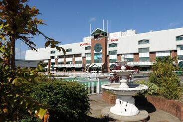 בית מלון כפרי Holiday Inn Wolverhampton   Racecourse, An Ihg