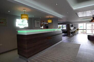 בית מלון כפרי Holiday Inn Wolverhampton   Racecourse, An Ihg