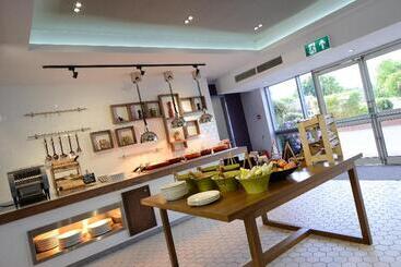בית מלון כפרי Holiday Inn Wolverhampton   Racecourse, An Ihg
