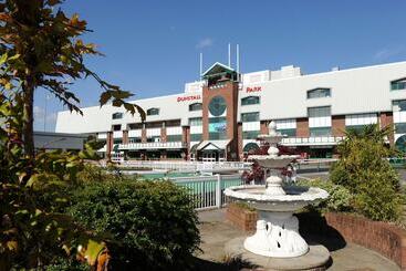 בית מלון כפרי Holiday Inn Wolverhampton   Racecourse, An Ihg