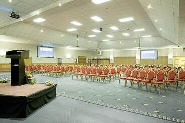 בית מלון כפרי Holiday Inn Wolverhampton   Racecourse, An Ihg
