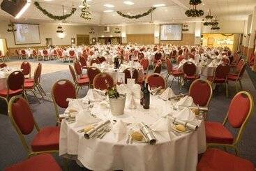 בית מלון כפרי Holiday Inn Wolverhampton   Racecourse, An Ihg