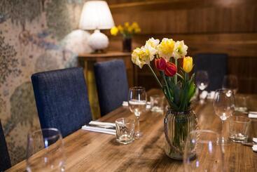 هتل The Blue Boar