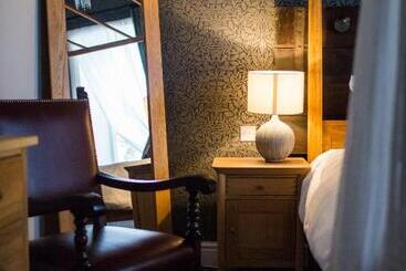 هتل The Blue Boar