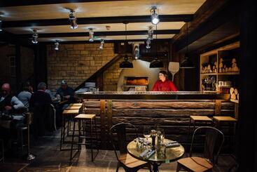 هتل The Blue Boar