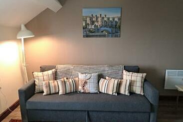 Lion Hotel & Studio Apartments