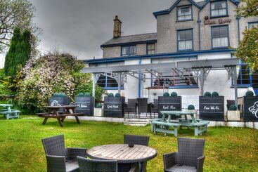 Lion Hotel & Studio Apartments