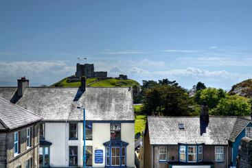 Lion Hotel & Studio Apartments