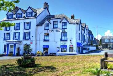 Lion Hotel & Studio Apartments