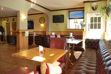 Lion Hotel & Studio Apartments