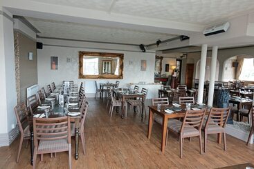 Lion Hotel & Studio Apartments