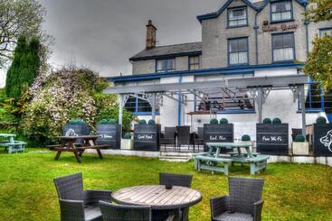 Lion Hotel & Studio Apartments