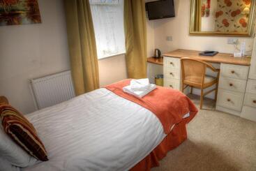Lion Hotel & Studio Apartments