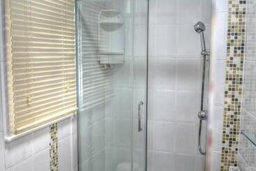 Lion Hotel & Studio Apartments