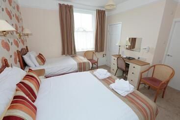 Lion Hotel & Studio Apartments