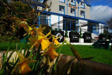 Lion Hotel & Studio Apartments