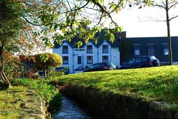 Lion Hotel & Studio Apartments