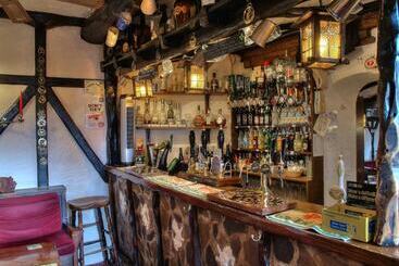 هتل The Old White Lion