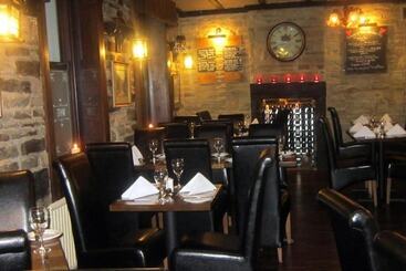 هتل The Old White Lion