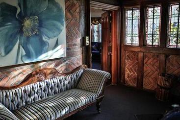 Langshott Manor   Luxury Hotel Gatwick