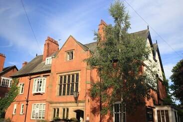 هتل B+b York