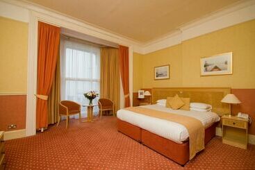هتل The Royal Beach