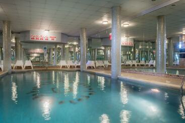 Queens Hotel & Spa