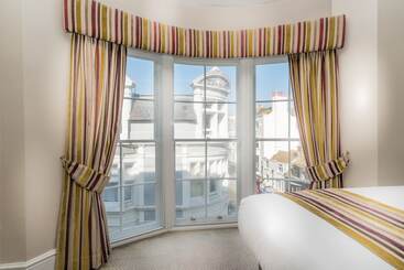 Queens Hotel & Spa