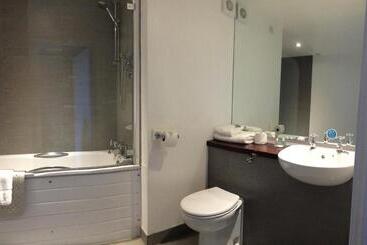 Queens Hotel & Spa
