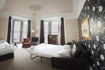 Queens Hotel & Spa