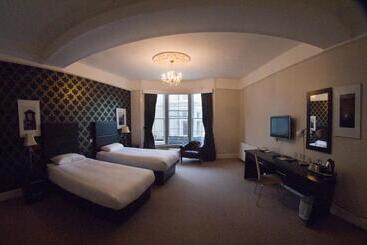 Queens Hotel & Spa