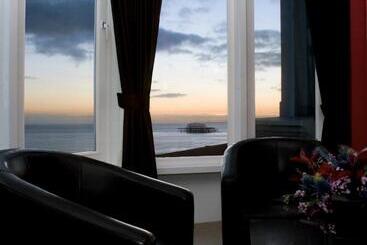 Queens Hotel & Spa